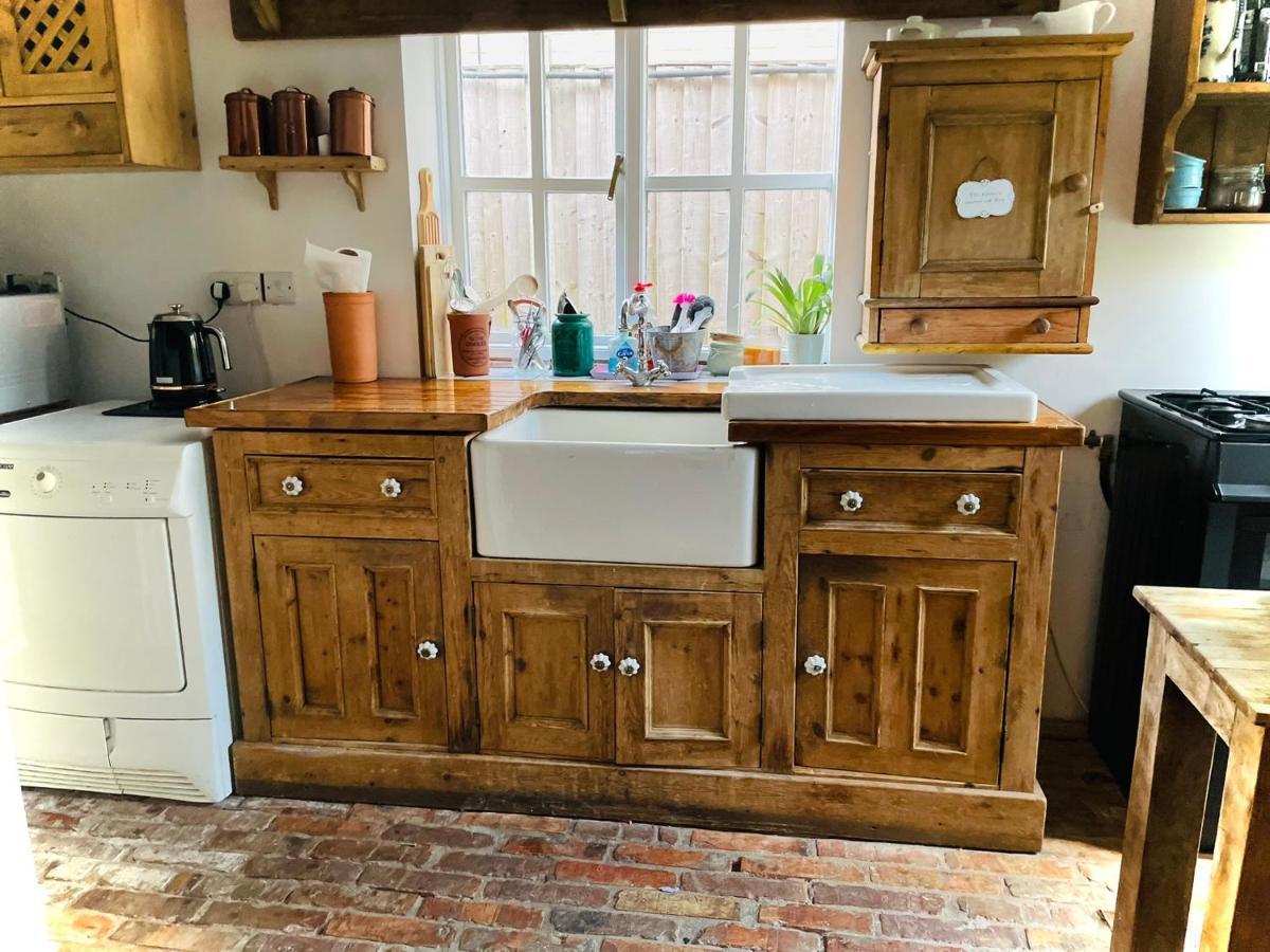 The Beehive, Ground Floor Apartment In Norfolk, No Shared Amenities Downham Market Extérieur photo